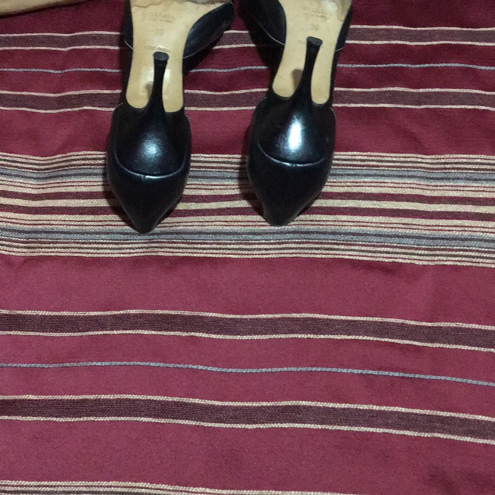 Black leather Prada shoes - Picture 4 of 4
